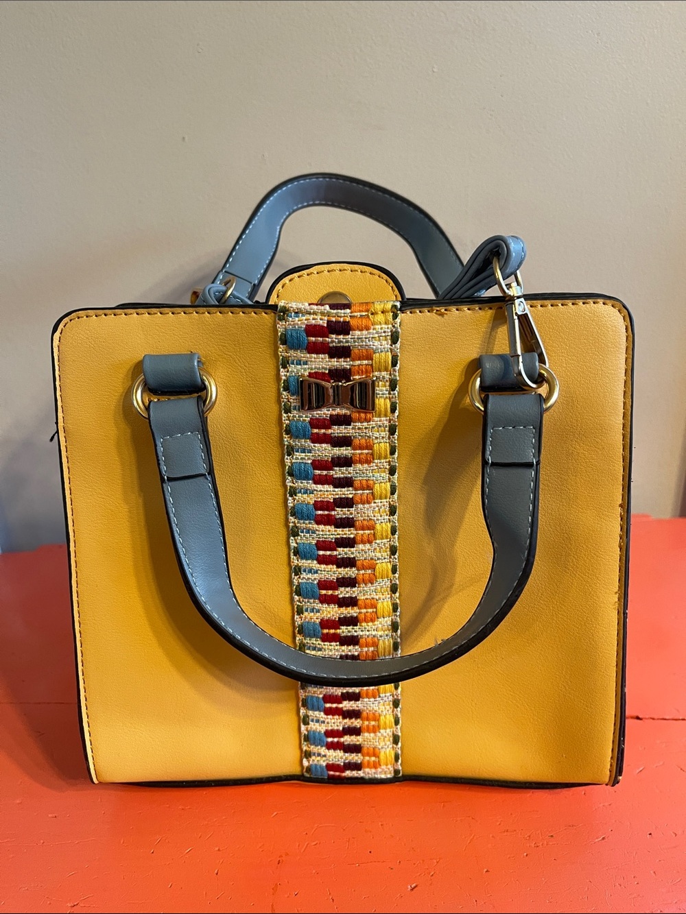 NWT Tote Purse Beige w/ Blue Handles, Good Accents 🌺